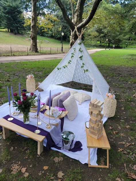 Aesthetic Tablescape, Teepee Picnic, Picnic Events, Picnic Table Decor, Picnic Party Decorations, Picnic Date Food, Luxury Picnics, Picnic Activities, It Aesthetic