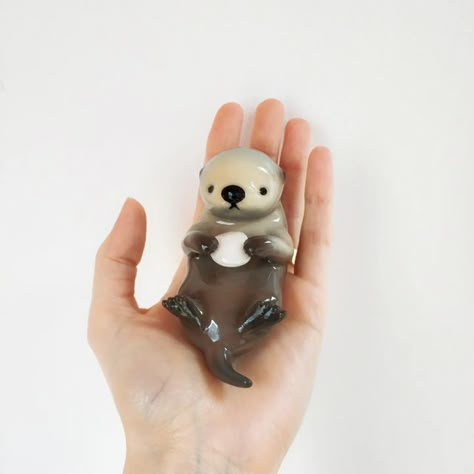 Otter Sculpture Clay, Clay Otter Diy, Clay Pinch Pots Animals, Sculpture Art Clay Animals, Otter Polymer Clay, Air Dry Clay Cute Animals, Mini Ceramic Animals, Cute Clay Projects Ideas, Perry The Platypus Clay