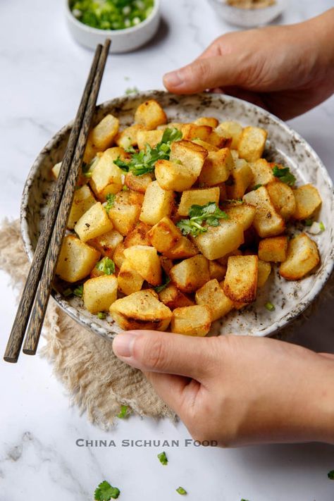 Chinese Style Salt and Pepper Sautéed Potatoes |chinasichuanfood.com Salt And Pepper Potatoes, Salted Vegetables Recipes, Chinese Buffet Potatoes, Chinese Potato Recipes, Chinese Potatoes, Chinese Potatoes Recipe, Saute Potatoes, Sautéed Potatoes, Asian Sides