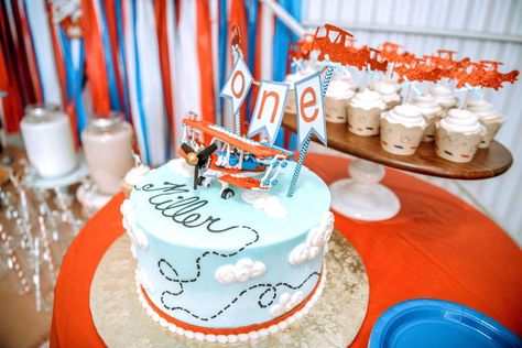 miller's vintage 1st airplane birthday party - Fueling Mamahood Airplane Themed Birthday Cake, Airplane Smash Cake, Time Flies Cake, Planes Birthday Cake, Planes Disney, Disney Planes Birthday, Toddler Birthday Party Themes, Vintage Airplane Birthday Party, Airplane Birthday Party Decorations