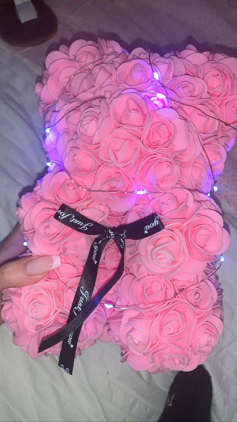 Luxury Flower Bouquets, Teen Trends, Pink Lifestyle, Flower Gift Ideas, Pink Teddy Bear, Glitter Flowers, Flowers Bouquet Gift, Glitter Roses, Bear Decor