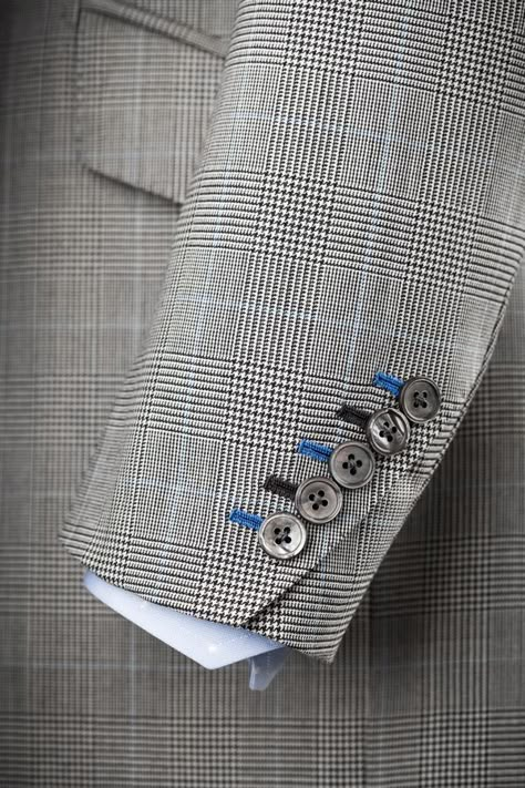 checked jacket Mens Tailoring, Manset Lengan, Suit Details, Tailor Made Suits, Gents Kurta Design, Menswear Details, Gents Kurta, Tailoring Techniques, Designer Suits For Men