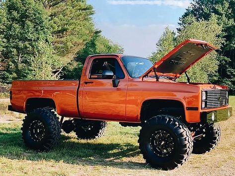 @texas__squarebody’s Instagram photo: “#houston #htown #chevy #chevrolet #silverado #squarebody #grill #swangin #takeover #oldschool #slammed #jackedup #c10 #c20 #c30 #k10 #k20…” 1982 Chevy Truck, 78 Chevy Truck, Custom Square Body Chevy, Chevy Square Body Trucks Lifted, Lifted Square Body Trucks, Chevy Square Body Trucks Interior, Lifted Square Body Chevy Trucks, Old Square Body Trucks, Old Square Body Chevy