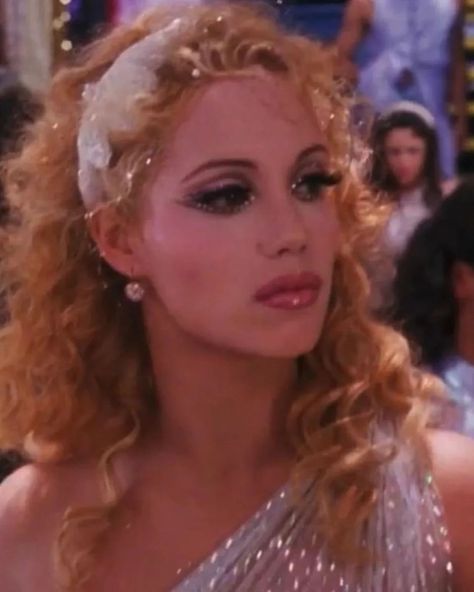 makeup and fashion in showgirls (1995) ✨ Showgirls Halloween Costume, Showgirls Costume, Showgirl Aesthetic Makeup, Showgirl Aesthetic, Showgirls 1995 Makeup, Showgirls 1995 Aesthetic, Showgirls Movie, Showgirls Makeup, Pink Showgirl Costume