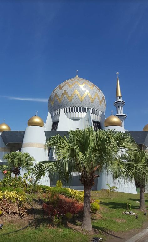 Negeri Sabah Mosque, Kota Kinabalu, Sabah, Malaysia. Kota Kinabalu Sabah, Sabah Malaysia, Malaysia Travel, Kota Kinabalu, Travel Drawing, Beautiful Mosques, Islamic Architecture, Taj Mahal, Floating