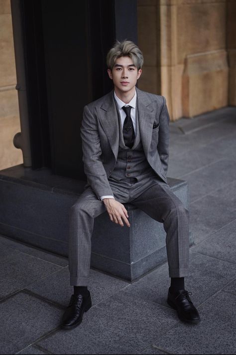 Terno Aesthetic, Groom Suit Black, Body Pic, Real Men Real Style, Mens Office Wear, Mens Office, Handsome Asian Men, Suit Black, Boy Group