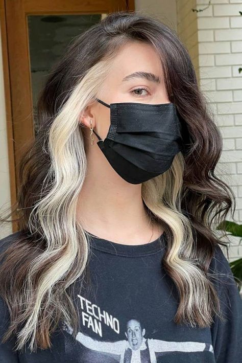 Highlights Hair Basics, Pro Tips And The Best Ideas To Get Inspired ★ Color Block Hair, Hair Maintenance Tips, Hair Color Underneath, Peekaboo Hair, Highlights Hair, Hair Color Techniques, Penteado Cabelo Curto, Brown Blonde Hair, Hair Inspiration Color