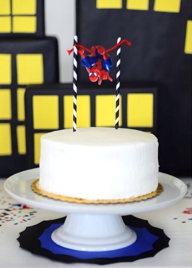 spiderman cake Spidey Cake, Spider Man Cake, Spiderman Birthday Cake, Superhero Birthday Cake, Skull Cake, Spiderman Birthday Party, Small Fry, Spiderman Party, Superhero Cake