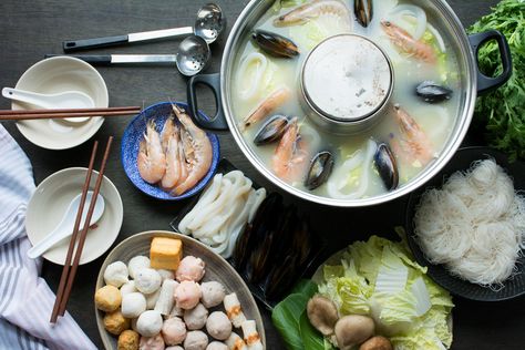 Vietnamese Seafood Hot Pot (Lau Do Bien) Seafood Hot Pot, Small Platter, Asian Inspiration, Vietnamese Food, Vegetarian Meals, Food Inspo, East Asian, Vietnamese Recipes, A Chicken