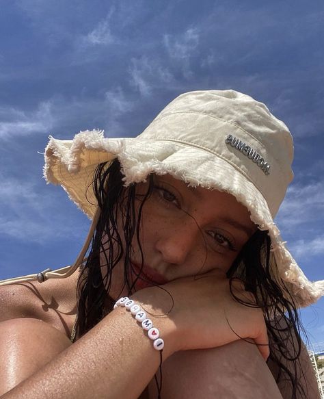 #summervibes #jacquemus #summerstyle Bucket Hat Selfie, Jacquemus Bucket Hat, Jacquemus Hat, Miami Trip, Hat Aesthetic, Siargao, Beach Vacay, Eternal Summer, E Photo