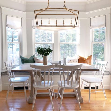 Bow Window Kitchen, Bay Window Seat Kitchen, Kitchen Nook Ideas Bay Windows, Kitchen Bay Window Seating, Bay Window Dining Room, Built In Dining Bench, Bay Window Seating Kitchen, Kitchen Eating Area, Thanksgiving Instagram