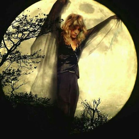 Gypsy Moon Over Marilyn Buckingham Nicks, Stevie Nicks Style, Ancient Queen, Stevie Nicks Fleetwood Mac, Women Of Rock, Haim, White Witch, Season Of The Witch, Witchy Woman