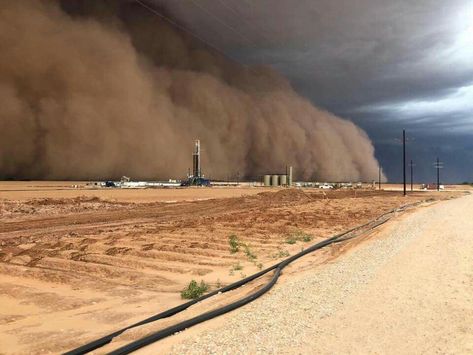 This dust storm (haboob) was in Big Spring, TX yesterday June 5, 2019.  Permian Basin Oilfield Trash, Weather Photography, Super Earth, Dust Bowl, Dust Storm, Remain Calm, Rat Race, Meteorology, Gcse Art