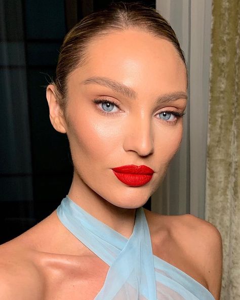 Classic Holiday Makeup, Red Lip Natural Makeup Fresh Face, James Bond Makeup, Daytime Red Lipstick Makeup, Simple Makeup Red Lips, Summer Holiday Makeup, Red Lipstick Makeup Natural, Patrick Ta Makeup, Classic Red Lip Makeup