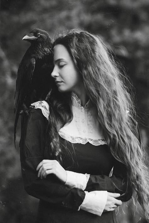 Quoth The Raven, Raven Art, Gothic Aesthetic, Witch Aesthetic, Foto Art, Witchy Woman, Edgar Allan Poe, Dark Beauty, 귀여운 동물