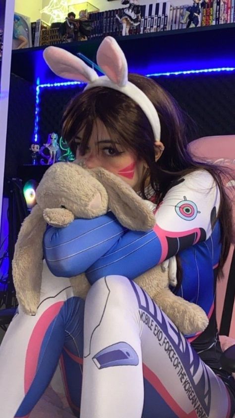 D.va Wallpaper Cute, Costume Ideas For Brunettes, Hot Costume Ideas, Easy Cosplay Costumes, Dva Overwatch Cosplay, Overwatch Wallpaper, D Va Cosplay, Cute Egirl, D Va Overwatch