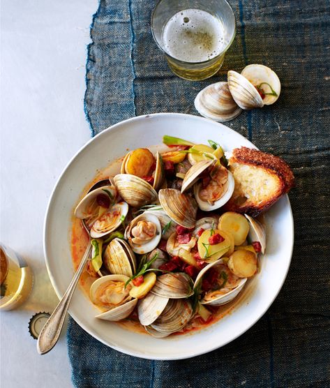 Littleneck Clams with New Potatoes and Spring Onions Spring Onion Recipes, Littleneck Clams, Grilled Clams, Seafood Dinner Recipes, Chorizo Recipes, New Potatoes, Enjoy Your Meal, One Dish Dinners, Clam Recipes