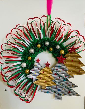 DIY Christmas door wreath | Paper wreath for Christmas | Christmas decoration ideas with paper Paper Wreath Diy Christmas, Cardboard Wreath, Decoration Ideas With Paper, Flower Wedding Decorations, Cardboard Star, Paper Wreath Diy, Diy Christmas Door Decorations, Paper Flower Wedding, Wreath Paper