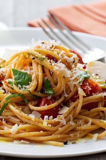 The 10 Best Giada De Laurentiis Pasta Recipes of All Time #purewow #dinner #cooking #maincourse #italian #pasta #food #recipe #vegetarian #entree Giada Pasta, Giada At Home, Giada De Laurentiis Recipes, Lobster Sauce, Giada Recipes, Food Pasta, Easy Pasta Dishes, Giada De Laurentiis, Fettuccine Alfredo