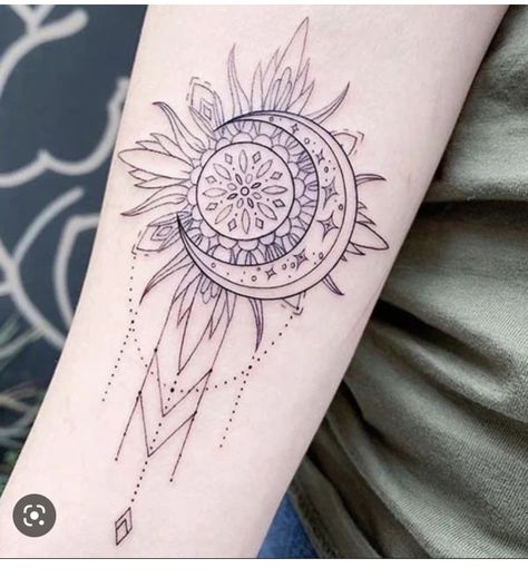 Tato Mandala, Tattoo Sonne, Simple Forearm Tattoos, Moon Sun Tattoo, Celestial Tattoo, Moon Designs, Muster Tattoos, Moon Tattoo Designs, Sun Tattoos