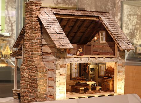 Log Cabin Diorama, Log Cabin Dollhouse Diy, Cabin Diorama, Boys Dollhouse, Log Cabin Dollhouse, Miniature Log Cabin, Miniature Cabin, Making Minatures, Small Cottage Ideas