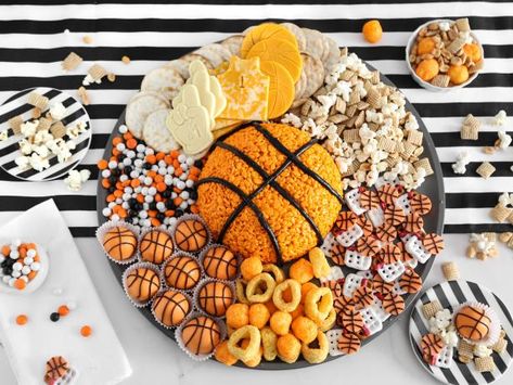 Basketball Themed Charcuterie Board, Basketball Charcuterie Board, March Madness Party Food, Basketball Snacks, Playoff Party, Sports Snacks, Snack Boards, Candy Wafers, Hosting Parties