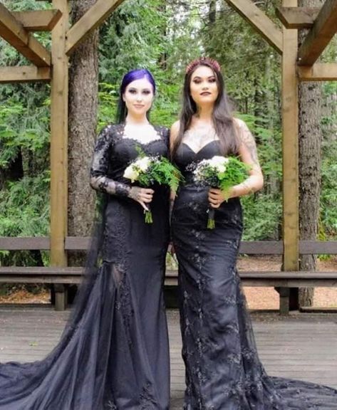 Wedding Tumblr, Wlw Wedding, Gothic Wedding Theme, Goth Wedding, Dark Wedding, Lesbian Wedding, Gay Wedding, Gothic Wedding, Black Wedding Dresses