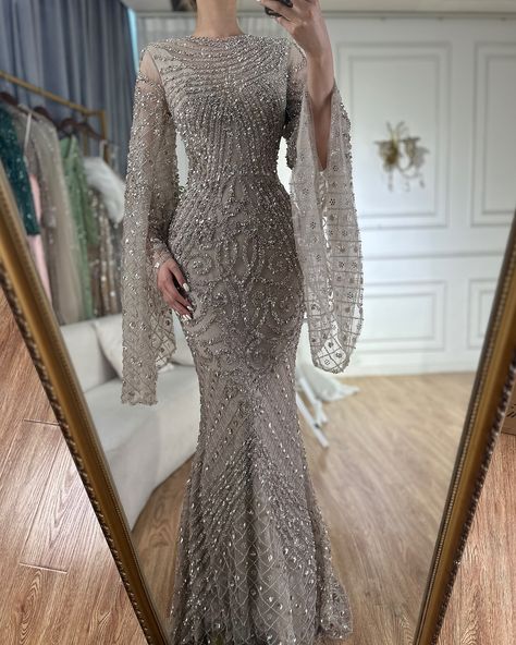 LA72771 Define Happiness, Dress With Flared Sleeves, Simple Long Dress, Beaded Mermaid, Arabic Dress, Bride Dress Simple, Luxurious Dresses, Soiree Dress, Gowns Dresses Elegant