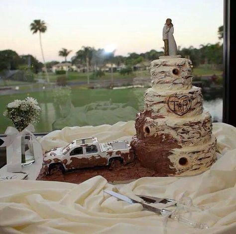 Mudding Wedding Cakes, Mudding Wedding, Western Wedding Cakes, Wedding Cakes Rustic, Fall Groom, Country Western Wedding, Western Themed Wedding, Country Wedding Cakes, Country Theme Wedding