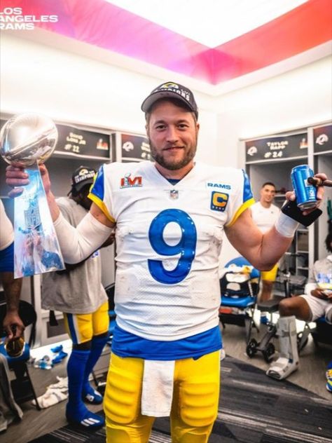 La Rams Football, Nfl Rams, Matthew Stafford, Nfl Football Pictures, Rams Football, Superbowl Champions, Nfl Football Players, Carson Wentz, La Rams