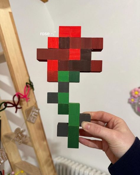 rose from Minecraft 🌹 Minecraft Rose, Christmas Couch Decor, Minecraft Heart, Minecraft Diy Crafts, Minecraft Gifts, Diy Dorm Decor, Minecraft Blocks, Minecraft Room, Minecraft Decorations