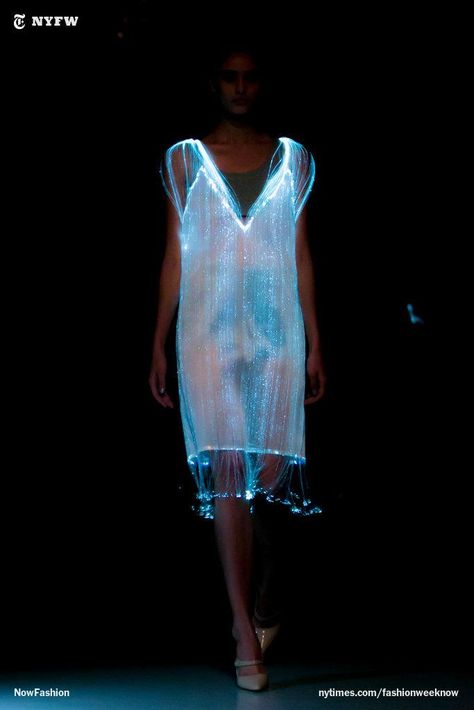 Jellyfish Dress, Jellyfish Costume, Jellyfish Photography, Smart Textiles, Technology Fashion, Design Textile, Futuristic Fashion, Tech Fashion, Future Fashion