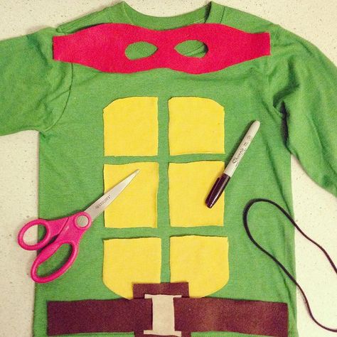 Toby's "Halfway Homemade" TMNT Raphael Halloween Costume - KaelahBee.com Easy Ninja Turtle Costumes, Diy Tmnt Costume, Diy Ninja Turtle Costume, Tmnt Costume, Diy Ninja, Teenage Mutant Ninja Turtles Costume, Printable Lego, Turtle Costume, Ninja Turtle Costume