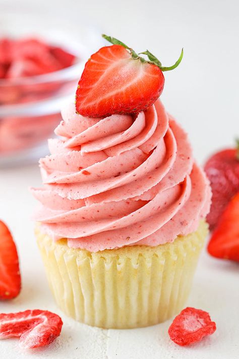 Strawberry Buttercream Cupcakes, Strawberry Buttercream Frosting Using Freeze Dried Strawberries, Fresh Strawberry Buttercream Frosting, Homemade Strawberry Buttercream Frosting, Best Strawberry Buttercream Frosting, Freeze Dried Strawberry Frosting, Homemade Strawberry Frosting, Strawberry Frosting Recipes, Strawberry Buttercream Frosting