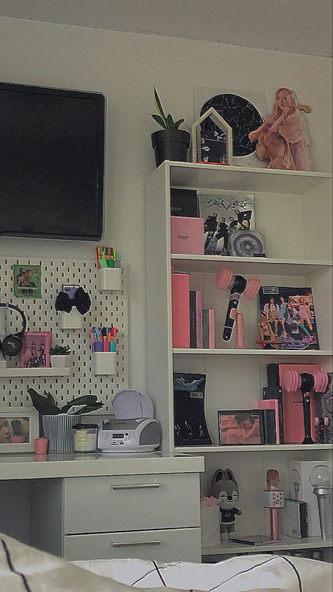 Blackpink Themed Room, Blackpink Bedroom Ideas, Blackpink Shelf, Blackpink Bedroom, Black Pink Room, Thrifting Home, Kpop Albums Shelf, Cozy Kitchen Ideas, Blackpink Collection