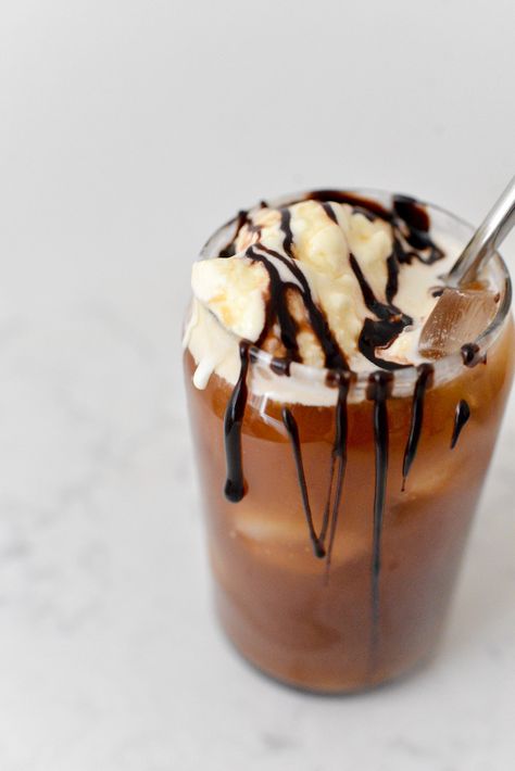 Cold Brew Float - CoffeeSphere Coffee Ice Cream Recipe, Float Recipes, White Chocolate Sauce, Cold Brew Coffee Concentrate, Scoop Of Ice Cream, Making Cold Brew Coffee, Ice Cream Floats, Beer Float, Root Beer Float