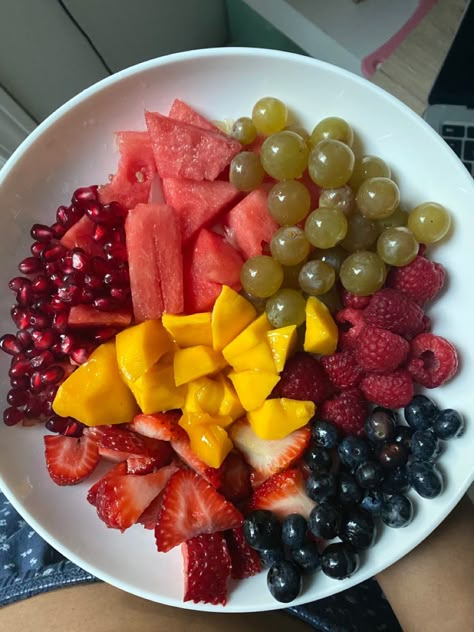 Fruits Plate, Fruits Aesthetic, Healthy Lunch Snacks, Healthy Food Inspiration, Fruit Bowls, Healthy Food Dishes, Morning Routines, Healthy Food Motivation, Healthy Lifestyle Food