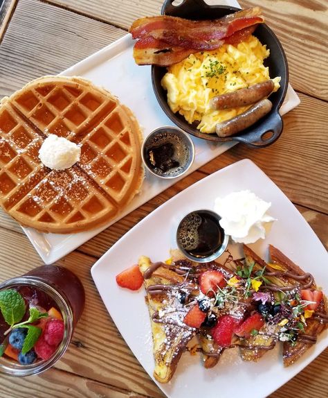 Best Breakfast in Los Angeles – Travel Curator Breakfast Los Angeles, Matcha Waffles, Caramel Waffles, Jam Toast, Hummus And Pita, Veggie Breakfast, Ricotta Pancakes, Los Angeles Food, Los Angeles Restaurants