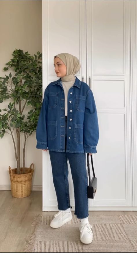 Jeans Jacket Outfit Hijab, Jeans Coat Outfit, Denim Hijab Outfit, Denim Jacket Outfit Hijab, Coated Jeans Outfit, Shirt And Jeans Women, Blue Jean Jacket Outfits, Modest Winter Outfits, Denim Shirt Outfit