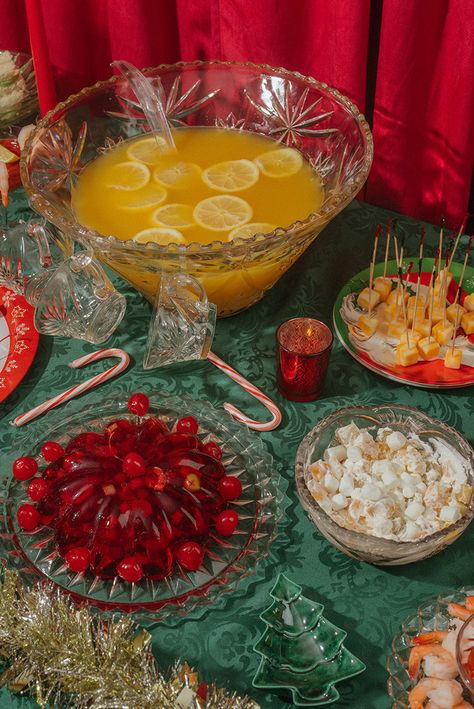 Vintage Christmas Party Photos, 70s Holiday Party, Vintage Kitsch Wedding, 1950s Holiday Party, 1960s Christmas Aesthetic, 50s Holiday Party, 60s Table Setting, Mad Men Christmas Party, 70s Dinner Party Food