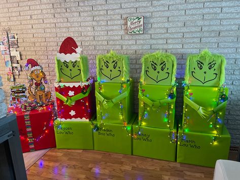 Wrapping Christmas Gifts For Kids, Grinch Gift Tower, Grinch Presents Tower, Grinch Gift Wrapping Ideas, Christmas Gift Wrapping Ideas For Kids, Christ Gifts, Gift Towers, Whoville Christmas, Christmas Props