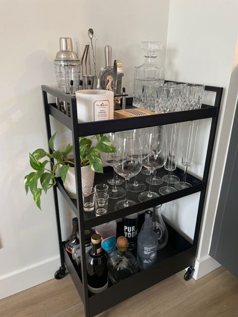 Mini Bar Shelf, Small Shelf Decor Bathroom, Mini Bar Home Ideas, Mini Bar In Apartment, Bar For Apartment, Bar Cart Kitchen, Home Mini Bar Ideas, Mini Bar Living Room, Mini Bar For Apartment