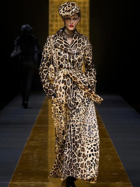 Sheer Chiffon Dress, Leopard Print Fashion, Fall Runway, Amanda Wakeley, White Midi Skirt, Band Of Outsiders, Atelier Versace, Transition Outfits, Trending Boots