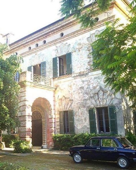 Cmbyn House, Italia Aesthetic, Somewhere In Northern Italy 1983, Green Shutters, Italy Vibes, Italian House, Italy Summer, Italian Countryside, Italian Villa