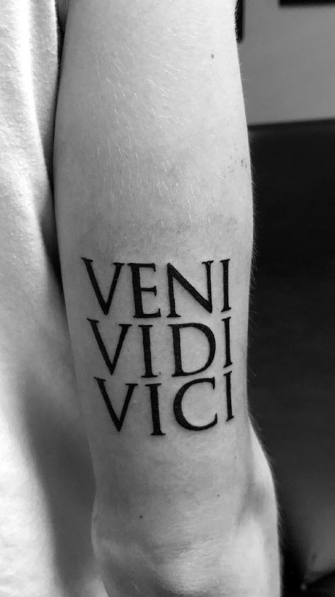 Veni Vidi Vici Tattoo, Tattoo Back Of Arm, Tattoo Above Knee, Latin Tattoo, Tricep Tattoos, Band Tattoos For Men, Japanese Tattoos For Men, Italian Tattoos, Dragon Sleeve Tattoos