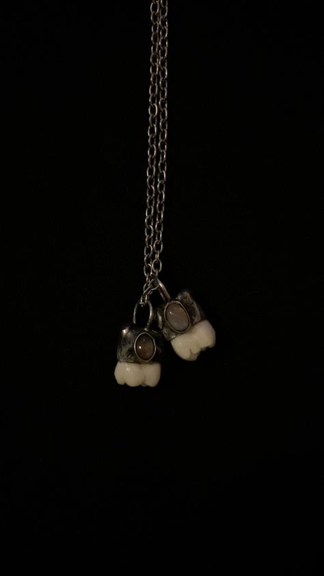 Toth jewerly, teeth, alt Wisdom Teeth Jewelry, Human Teeth Jewelry, Teeth Bracelet, Teeth Charms, Cutest Jewelry, Teeth Necklace, Tooth Jewelry, Goth Stuff, Tooth Charm