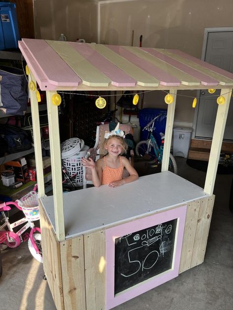 Diy Lemonade Stand Plans, Lemonade Stand Plans, Lemonade Stand Ideas Diy Signs, Lemonade Stand With Pallets, Diy Lemonade Stand Pallet, Homemade Lemonade Stand, Wooden Crate Lemonade Stand, Wooden Lemonade Stand, Kid Lemonade Stand