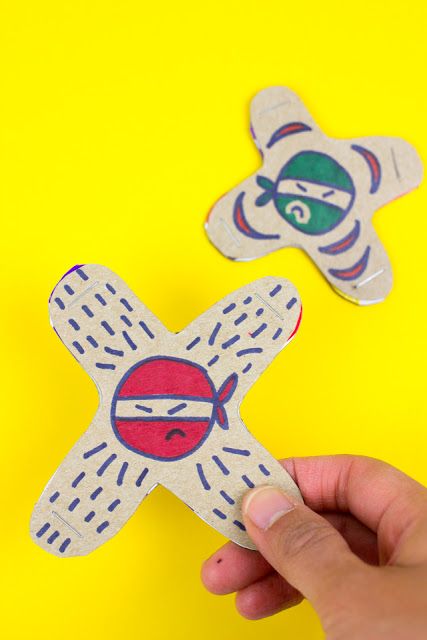 How to Make Cardboard Ninja Stars (that actually fly and throw like real toys!) - Such a fun craft for kids! Ninja Crafts, Ninja Themed Birthday Party, Ninja Theme, Ninja Stars, Ninja Birthday Parties, Ninjago Birthday, Ninja Party, Ninja Star, Flying Toys