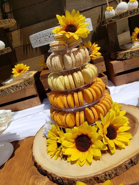 Sunflower Balloon Arch Ideas, Sunflower Themed Sweet 16, Yellow Theme Sweet 16, Yellow And White Table Settings, Sunflower Dessert Ideas, Sunflower Themed Birthday Party Ideas, Sunflower Wedding Dessert Table, Sunflower 50th Birthday Party, Sunflower Theme Engagement Party