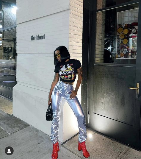 Chrome Pants Outfit, Foil Pants Outfit, Metallic Streetwear, Silver Chrome Outfit Black Women, Metalic Pants Silver Outfit, Metallic Pants Outfit Black Women, Metallic Pants Aesthetic, Silver Pants Outfit Black Women, Silver Metallic Pants Outfit